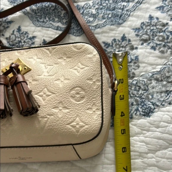 Louis Vuitton Cream Crossbody Bag - Picture 3 of 12